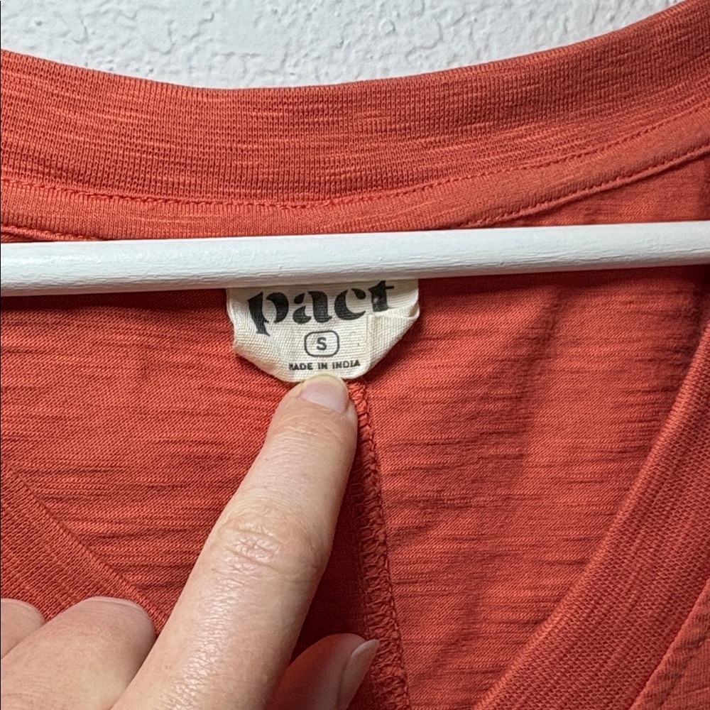 PACT 100% Organic Cotton Short Sleeve V-Neck Tee orange small - Picture 2 of 4